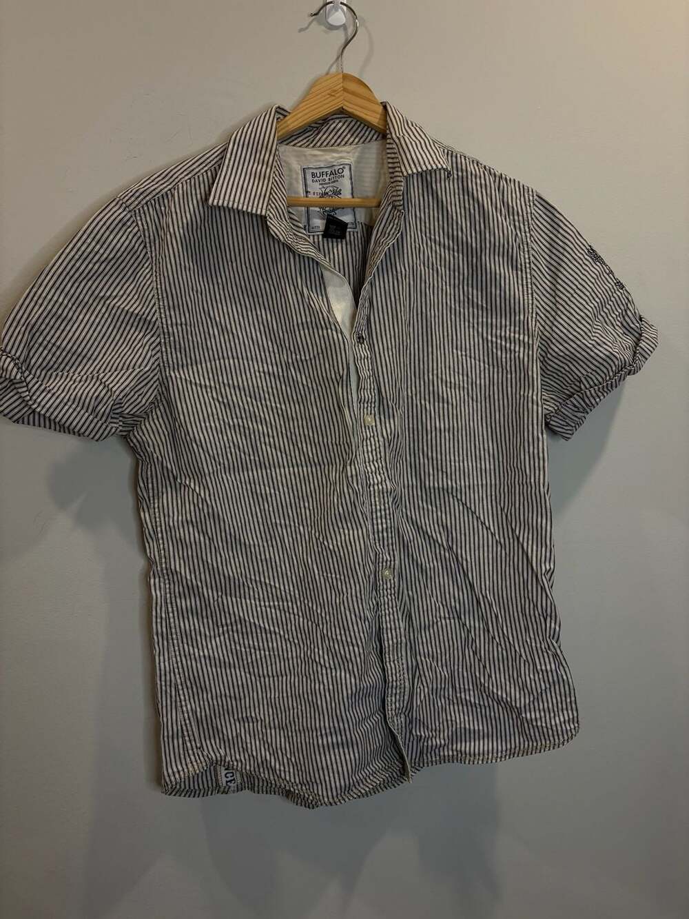 Buffalo David Bitton Men's Blue and White Striped Short Sleeve Button Down Shirt